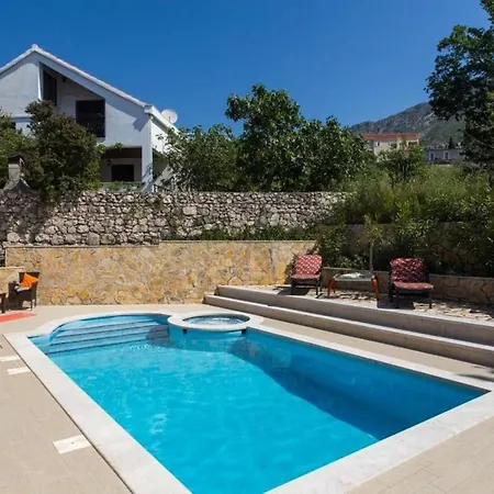 Avoca - Three Bedroom With Two Balconies And Swimming Pool