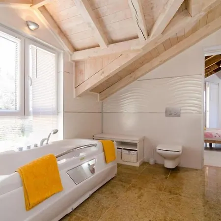 Apartment Avoca - Three Bedroom With Two Balconies And Swimming Pool Mlini
