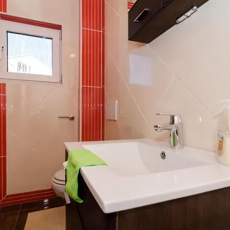 Apartment Avoca - Three Bedroom With Two Balconies And Swimming Pool Mlini
