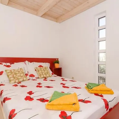 Avoca - Three Bedroom With Two Balconies And Swimming Pool * Mlini