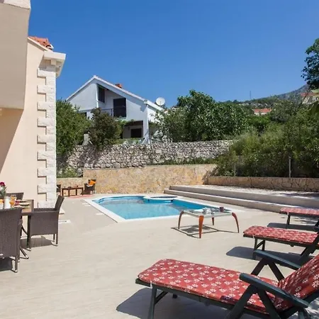Avoca - Three Bedroom With Two Balconies And Swimming Pool Apartment *