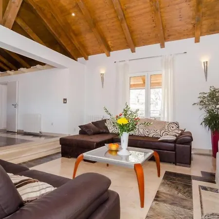 Apartment Avoca - Three Bedroom With Two Balconies And Swimming Pool Mlini