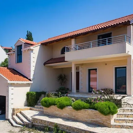 Avoca - Three Bedroom With Two Balconies And Swimming Pool * Mlini