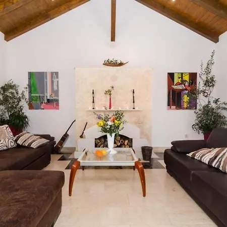 Апартаменты Avoca - Three Bedroom With Two Balconies And Swimming Pool