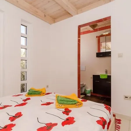 Апартаменты Avoca - Three Bedroom With Two Balconies And Swimming Pool