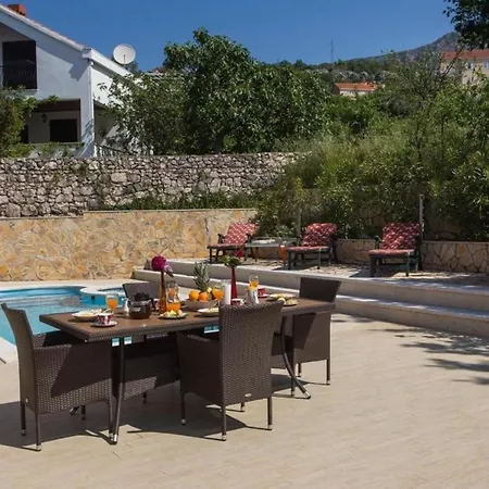 Апартаменты Avoca - Three Bedroom With Two Balconies And Swimming Pool