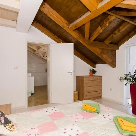 Avoca - Three Bedroom With Two Balconies And Swimming Pool Млини