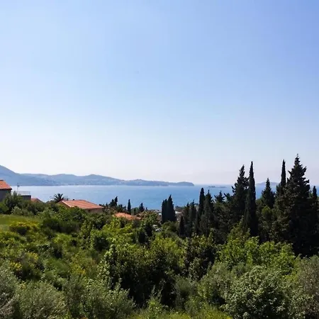 Avoca - Three Bedroom With Two Balconies And Swimming Pool * Млини